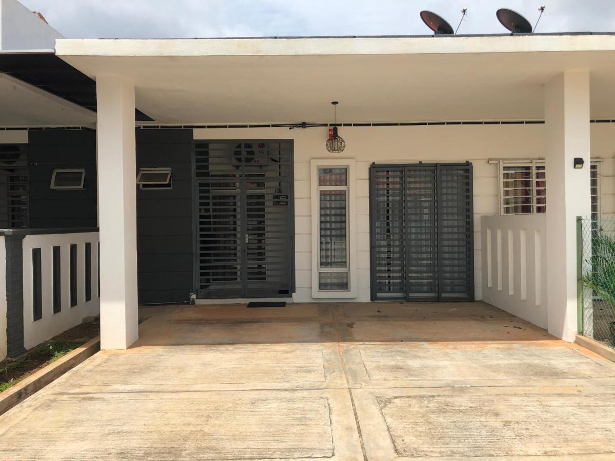 Evergreen 1 Homestay Kuantan Bagian luar foto